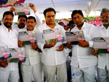 మా తల్లిదండ్రులూ నిర్వాసితులే: బాధ తెలుసని కెటిఆర్, ‘మా తల్లి త్యాగం చేశారు’