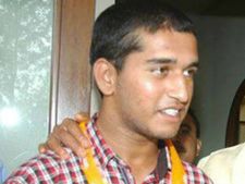 సురేశ్: ఘరానా మోసగాడు, మంత్రి ప్రత్తిపాటి పేరు చెప్పి దోచేస్తున్నాడు