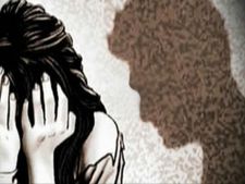 రేప్ యత్నమా, దాడి జరిగిందా: వైసిపి మహిళ నేత ఇంట్లో కలకలం