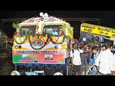 చంద్రబాబు ఉన్నారని సర్దుకున్నారు: నిర్లక్ష్యంపై బెజవాడ ఎంపీ అలక 