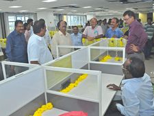 సచివాలయ ప్రారంభం: తగ్గిన విమర్శలు, చంద్రబాబు విజయం సాధించారా? 