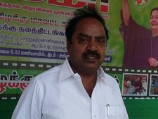 30సెకన్లలో కార్పొరేటర్‌ను నరికేశారు: కెమెరాకు చిక్కిన దృశ్యాలు