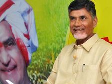  ఢిల్లీకి చంద్రబాబు: పుష్కరాల పిలుపుకా లేక ప్రత్యేకహోదా సాధనకా?