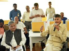 కమీషన్ల కోసం కాల్వలు తవ్విన నేతలకు మాట్లాడే అర్హత లేదు: పోలవరంపై బాబు