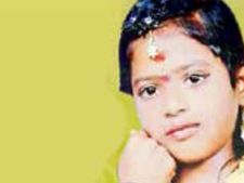 దూరం పెంచిన విద్య: తల్లిని చూసిన ఆనందంలో  ఆగిన చిన్నారి గుండె