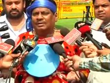 ఏపీకి హోదా: చిత్తూరు ఎంపీ శివప్రసాద్ కొత్త వేషం ఇదే