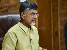 భారీ వర్షాలపై చంద్రబాబు సమీక్ష: వాగులో చిక్కుకున్న 45 మంది సురక్షితం 