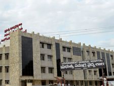 గుంటూరు జీజీహెచ్‌లో దారుణం: బతికున్న శిశువు చనిపోయిందన్నారు 