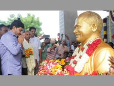 మేనేజ్ చేయడంలో చంద్రబాబు దిట్ట: ఓటుకు నోటుపై జగన్