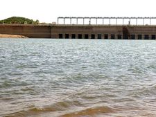 కేఆర్ఎస్ ఖాళీ: బెంగళూరుకు తాగు నీటి కష్టాలు! (ఫోటోలు)  