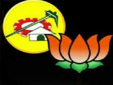   పవన్ వ్యాఖ్యలు: డైలమాలో బీజేపీ నేతలు, ప్యాకేజీ క్రెడిట్ ఎవరికి?