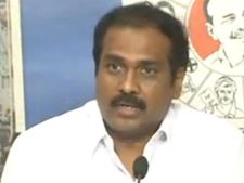 కార్పోరేషన్లపై కన్నేసిన జగన్?: వైసీపీకి చెడ్డపేరు, 500 ఎకరాలపై అందోళన