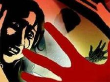 హైదరాబాదు మహిళపై కర్నూలులో గ్యాంగ్ రేప్: ఫిర్యాదు