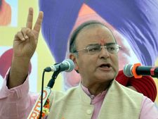 హైదరాబాద్ తర్వాత అమరావతి, బాబుకు ఛాన్స్, ఒంటరిని చేయం: జైట్లీ
