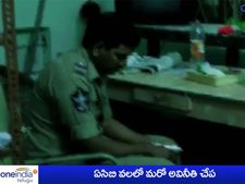 లంచం తీసుకుంటూ చిక్కిన ఎస్సై