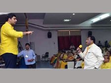 దిగొచ్చిన లోకేశ్: ఫేస్‌బుక్ నుంచి ఫోటో తొలగింపు, నెగిటివ్ ప్రచారమన్న గాలి
