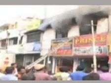 పూర్ణ మార్కెట్‌లో భారీ అగ్ని ప్రమాదం: లక్షల్లో ఆస్తి నష్టం