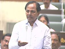 తన ముందే తెరాస నేత, ఎంపీ వాగ్వాదం, ఇదేం తీరని కేసీఆర్ అసహనం