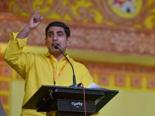 యుపిలో డాడీ, సన్ మధ్య ఫైట్: నారా లోకేష్ సంచలన ప్రకటన