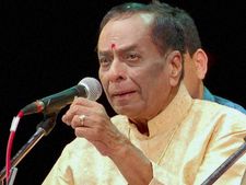 మంగళంపల్లి బాలమురళీకృష్ణ మృతి: చంద్రబాబు, కేసీఆర్‌ల సంతాపం