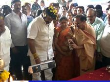 బుల్లెట్‌పై బాలయ్య.. : హిందూపురంలో పాదయాత్ర..
