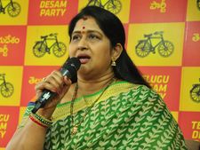 నన్ను పక్కన పెట్టారు, అయినా చంద్రబాబుతోనే ఉన్నా: సినీ నటి కవిత