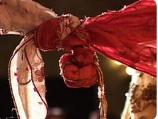 పెళ్లి మండపంలో వధువు ప్రియుడి హంగామా: చితక్కొట్టారు, పెళ్లి రద్దు