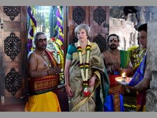 ట్రంప్, మోడీ కంటే బ్రిటన్ ప్రధాని చీరకట్టుకు జై 