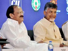 అద్భుతం చేశారు: బాబుకు వెంకయ్య ప్రశంస, విట్‌కు శంకుస్థాపన