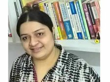 జయ మేనకోడలు దీపా మిస్సింగ్, ఫిర్యాదు: ఏమైయ్యింది ?  