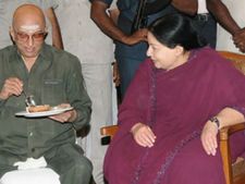 జయకు ఈయన చెప్పిందే వేదం: అందుకే తుగ్లక్ ! 