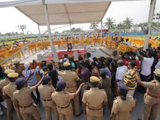 జయ సమాధి వద్ద‘తలనీలాలు సమర్పించి’మంత్రుల శపథం 