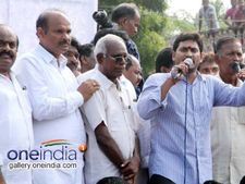 తన్ని తరిమే చరిత్ర ఉంది: వైఎస్ జగన్