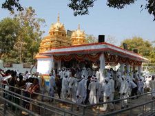 అట్టహాసంగా ప్రారంభమైన నాగోబా జాతర: తరలిన భక్తజనం(పిక్చర్స్)