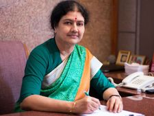 జల్లికట్టు ఆందోళన వెనక శశికళ: బెడిసికొట్టిందా?