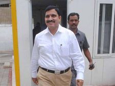 ఉనికి కోసమే ఆందోళనలు, ఆయనది రాక్షసబుద్ది,ప్యాకేజీతోనే ప్రయోజనం