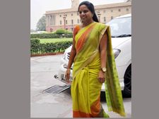 హోదా ఇవ్వాల్సిందే, అండగా మేముంటాం: అమరావతిలో కవిత