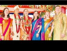 ప్రేమ బంధం: ఒక్కటైన అమెరికా అమ్మాయి.. ముత్తారం అబ్బాయి