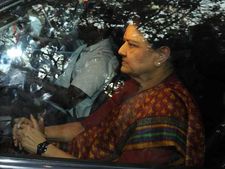 తమిళనాడు జైలుకు శశికళ, వదిలే ప్రసక్తే లేదు: కర్ణాటక ప్రభుత్వం ! 