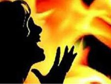అనుమానంతో భార్యను సజీవ దహనం చేసిన భర్త 