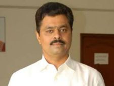 ఎమ్మెల్సీ ఎన్నికలు: జమ్మలమడుగు బూత్ వద్ద సీఎం రమేష్ హల్‌చల్
