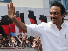 ఛీ: ప్రజలను గాలికి వదిలేసి బెంగళూరు జైలు చుట్టూ తిరుగుతారా, స్టాలిన్ 