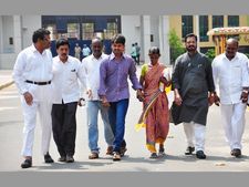 ఆయేషా హత్య కేసు: ఎనిమిదేళ్ల తరువాత అమ్మ చేతి స్పర్శను అనుభవిస్తున్నా: సత్యంబాబు