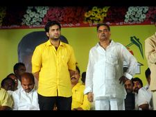 అవినాశ్‌ను ఎమ్మెల్యేగా చూడాలనుకున్న నెహ్రూ: బోరుమన్న లక్ష్మీప్రసన్న