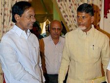 అదే వ్యూహం: కేసీఆర్ మార్కు రాజకీయమే చంద్రబాబుదీ, తెలంగాణలో జరిగిందే ఆంధ్రలో కూడా...