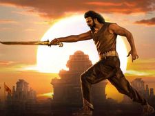 బాహుబలి2 షాకింగ్: ఎంపీలు, ఎమ్మెల్యేల చేతిలో 3వేల టికెట్లు!