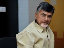 వరంగల్‌లో ఏపీ సీఎం: బాబు ఎదుటే టీడీపీ నేత ఆత్మహత్యాయత్నం