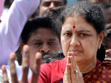 శశికళకు ఊరట: తమకూరు జైలుకు తరలింపు పిటిషన్ కొట్టేసిన కోర్టు
