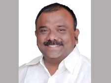 ప్రశంసలు: ఎమ్మెల్యే యరపతినేని శ్రీనివాస్ పై బాబు ప్రశంసలు, కారణమిదే....