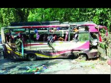 కర్ణాటకలో బస్సు ప్రమాదం: ముగ్గురు ఏపీవాసుల మృతి